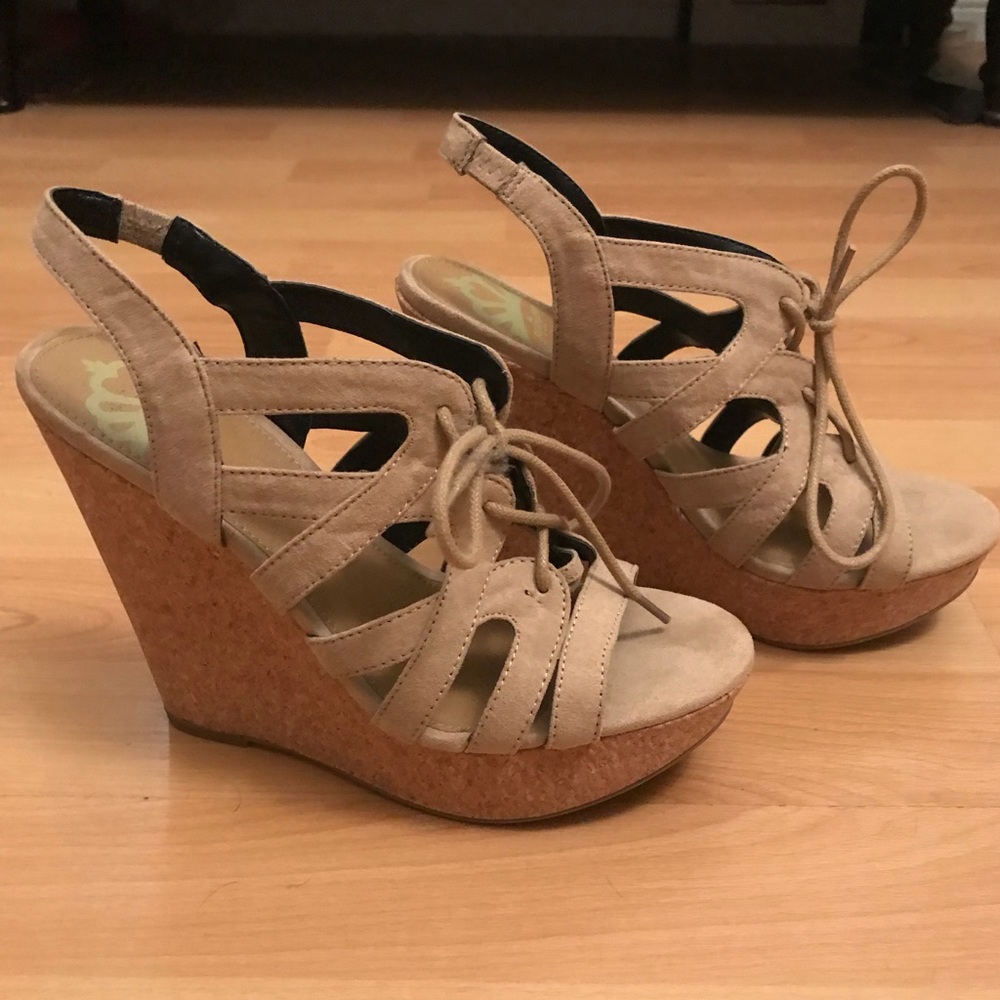 Fergaliciois Nude Wedges